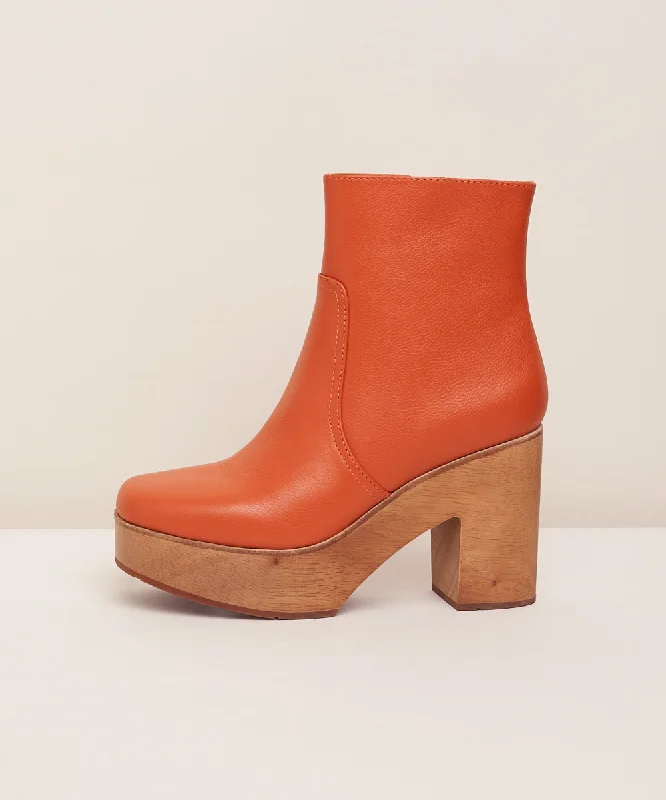 Paz Clog Boot | Clay