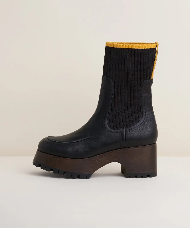 Loma Leather Chelsea Clog Boot With Ribbed Sock | Black