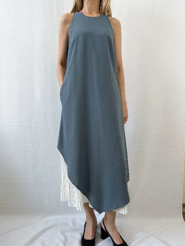 Pleatify Dress in Grey